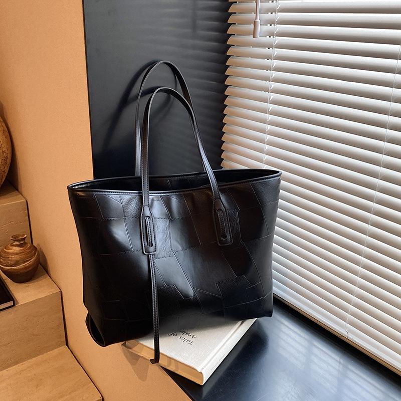 Ретро сумка большой вместимости женская 2024 осень и зима новая сумка через плечо модная сумка-тоут в иностранном стиле для поездок на работу