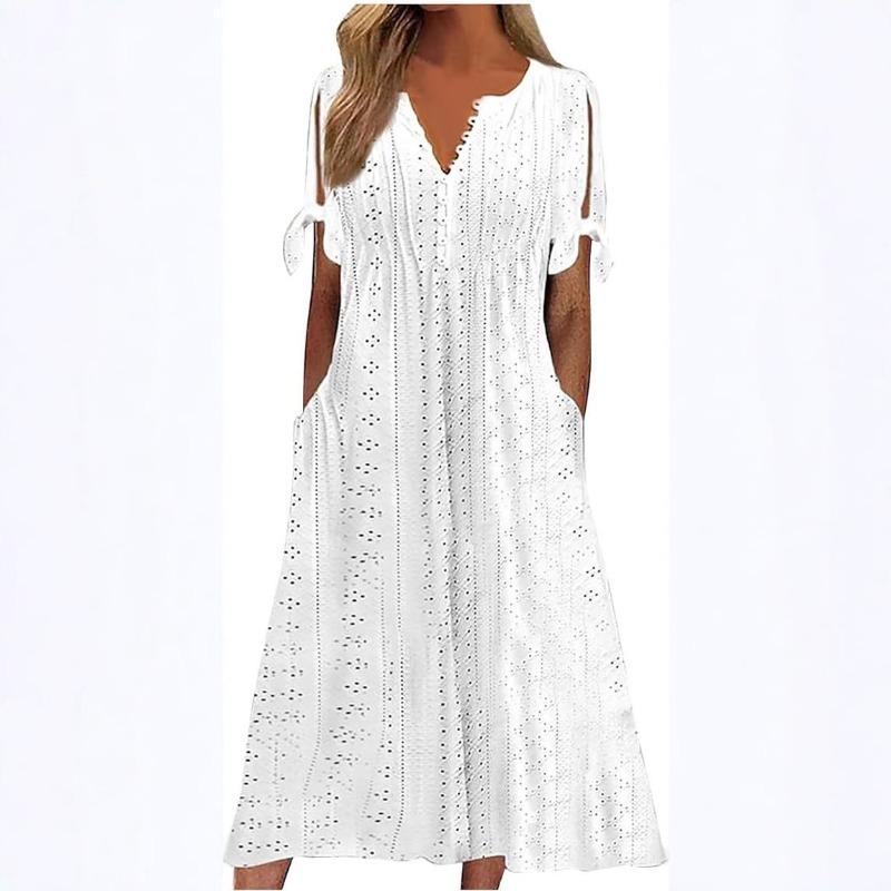 Женское однобортное перфорированное платье с V-образным вырезом