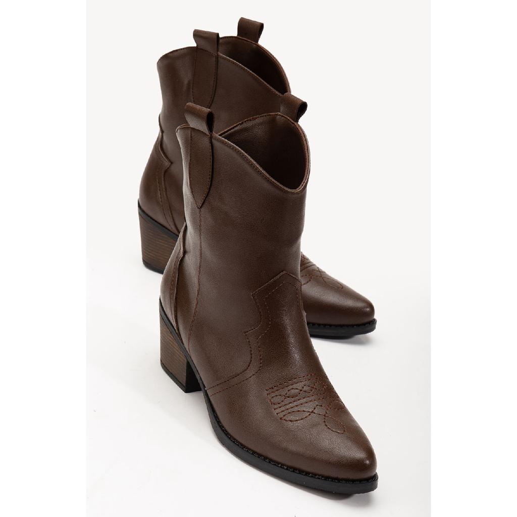 Кремовые бежевые матовые замшевые ковбойские сапоги из норки с камнем в стиле вестерн