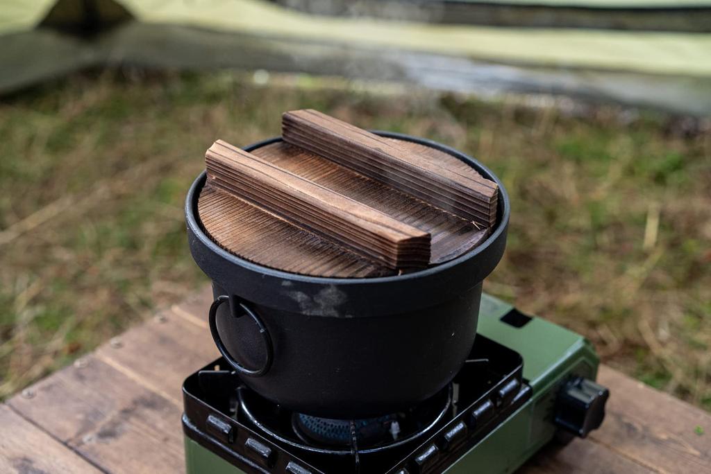 Ikenaga Tekko Delicious Rice Iron 2 Servings Pot, Black,