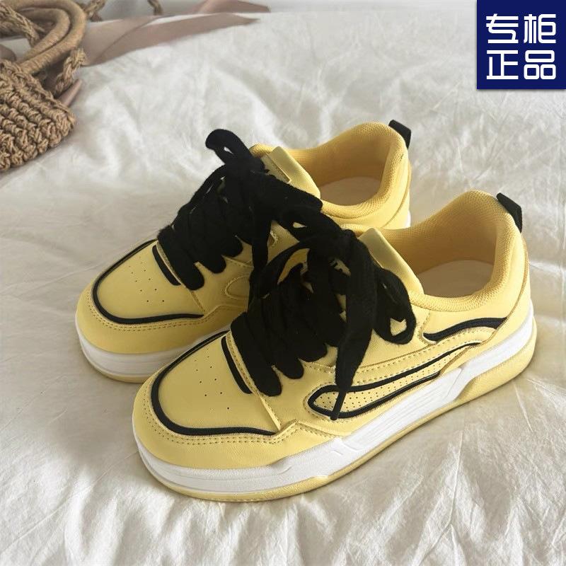 Универсальная юбка на толстой подошве с маленькими желтыми туфлями женская 2025 новая весна и лето студенческий досуг нишевый дизайн кеды женские