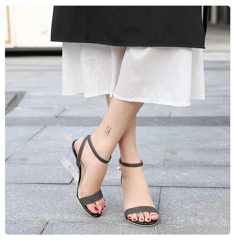 2024 новый дизайн, женские босоножки на танкетке с кристаллами на каблуке 8 см, летние модные сандалии с открытым носком и пряжкой, пикантная мода