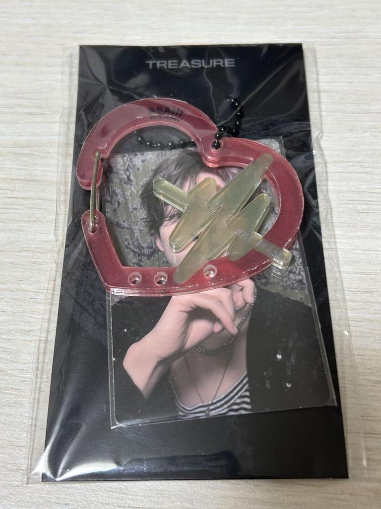 [USED] TREASURE LOVE PULSE Carabiner with Trading Card