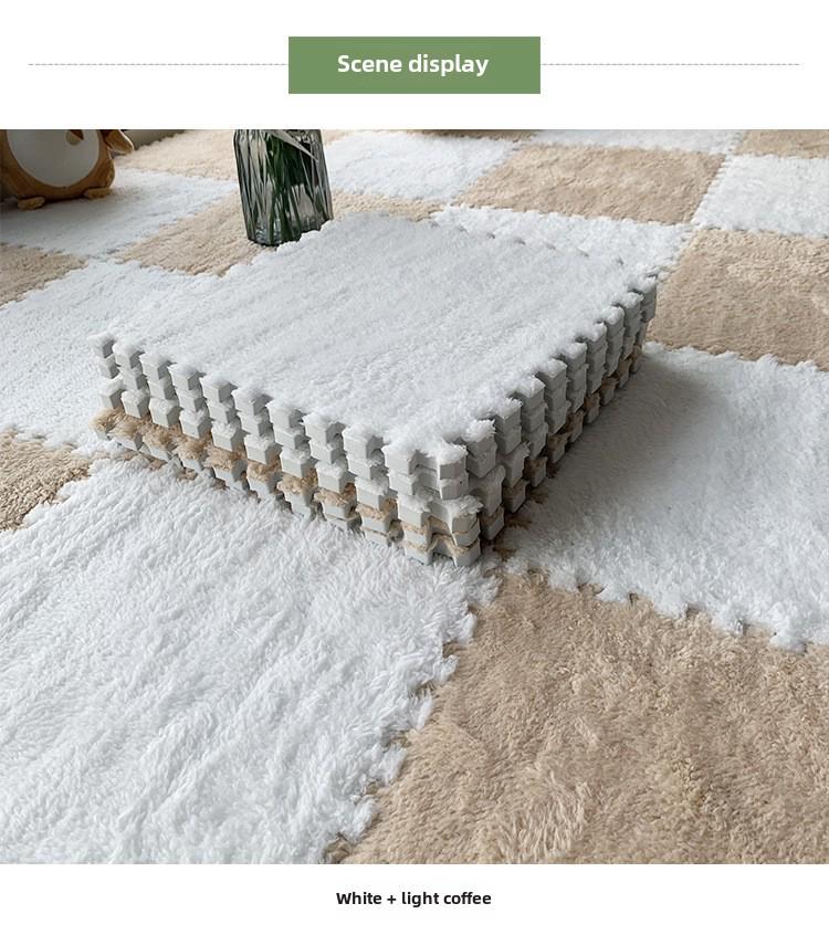 Мягкий тканевый клетчатый коврик для пола серого и бежевого цвета с соединяющимися плитками