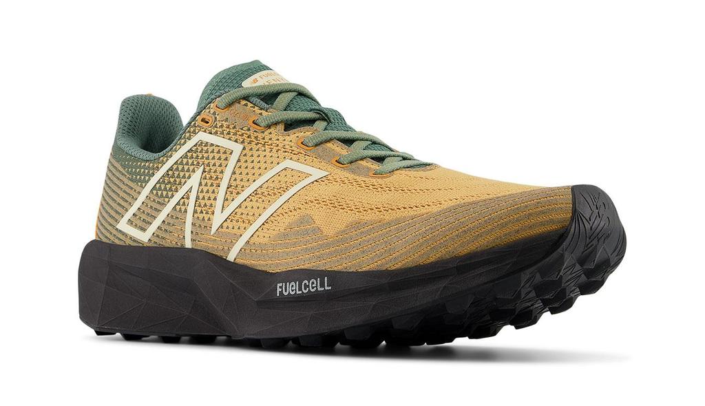 Sports shoes New Balance orange FuelCell Venym