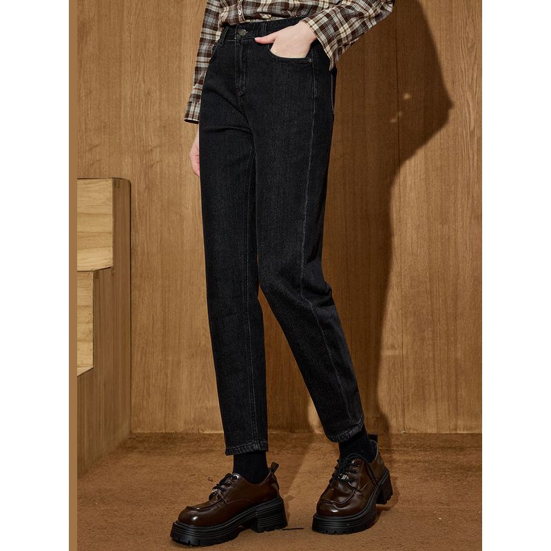 Straight-Leg Slimming Jeans That Cover the Body and Make You Look Slimmer, with a Slight Flare and High Waist, 2025 Winter Women's Jeans, Versatile