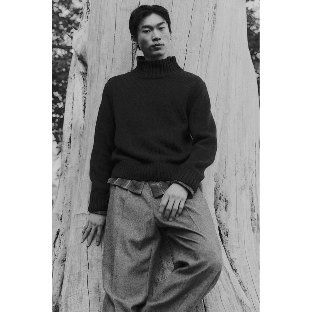 Водолазка HM Regular Fit темно-коричневого цвета