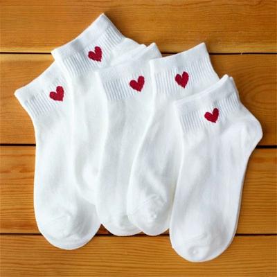 Прекрасные хлопковые носки с сердечками Женские летние модные черные белые спортивные короткие носки для девочек Милый стиль Низкие носки-лодочки