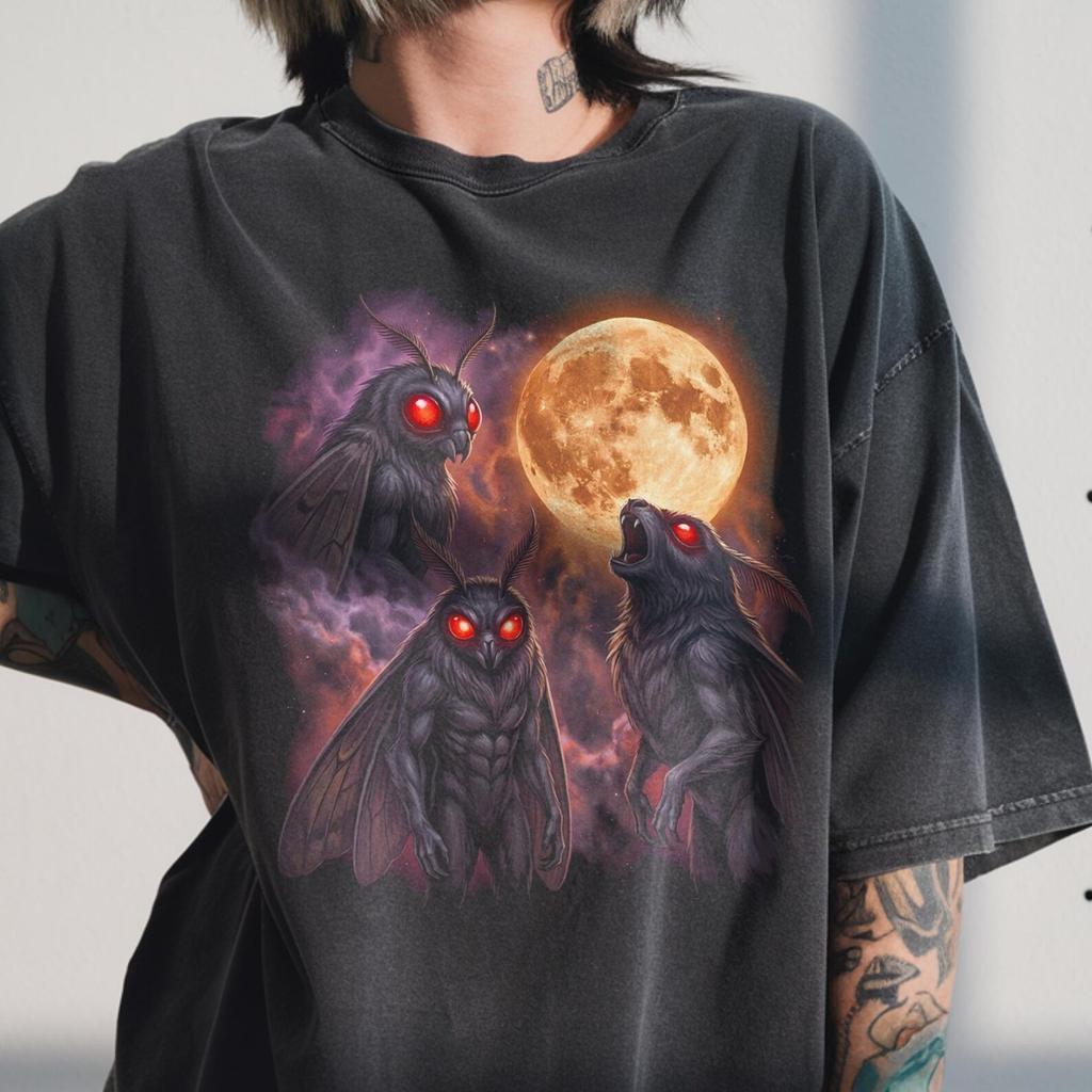 Mothman Howling At Moon Vintage 90s Graphic T-Shirt, Retro Funny Cryptid Legend Lover Gift