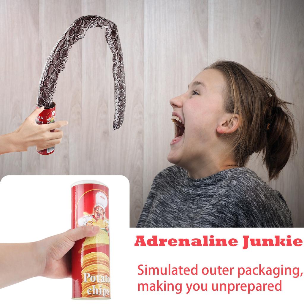 Подарок-розыгрыш в виде картофельной чипсы в виде прыгающей змеи на День смеха