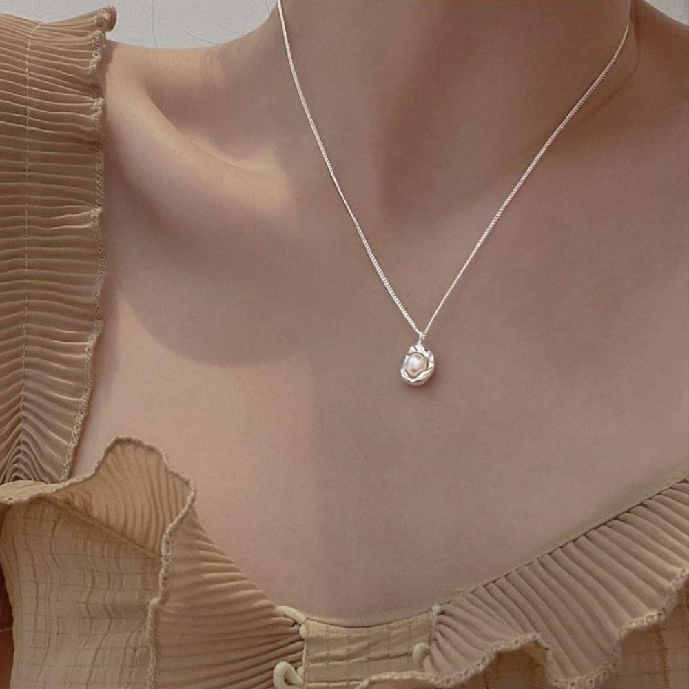 Trendy Zinc Zinc Alloy Pearl Necklace Irregular Shell Jewelry Korean Style Pendant Women Clavicle Necklace