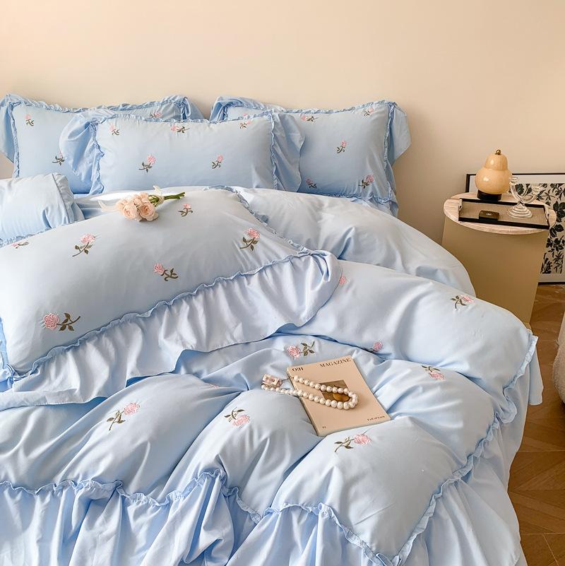 Комплект из четырех предметов из мягкого французского мытого хлопка с вышитыми оборками по краям, пододеяльник, простыня