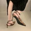 Новые Сексуальные Темпераментные Сандалии на Тонком Каблуке с Острым Носком из Атласа с Леопардовым Принтом, Высокие Каблуки, Сексуальные Шпильки, Zapatos Mujer
