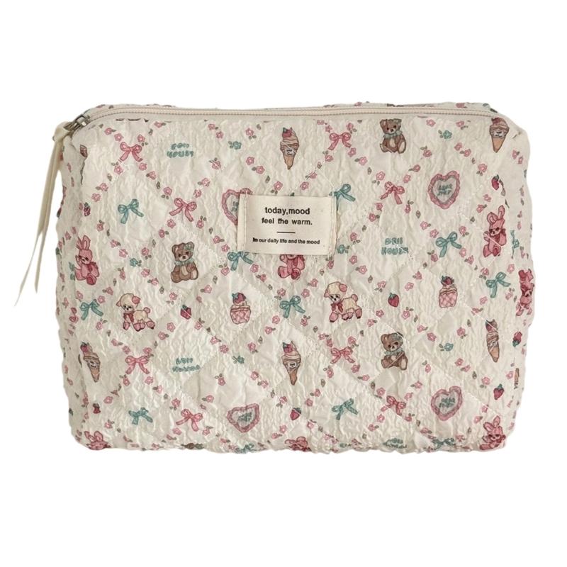 Modern Quilted Carry Bag Polyester Construction Multiple Section Storage For Daily Essential