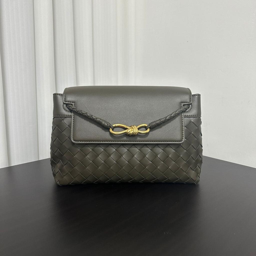 2025 Early New Hot Woven Bag Niche Design Versatile Shoulder Bag Simple Crossbody Commuting Bag