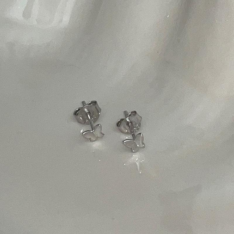 Мини Серьги-пусеты в виде бабочек для козелка женские нишевый дизайн чувство уникальности личности мода темперамент элегантные универсальные серьги