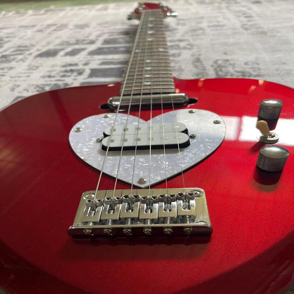 Шестиструнная электрогитара в форме сердца, высококачественный звукосниматель, гриф из палисандра, мы можем изготовить различные электрогитары по индивидуальному заказу.