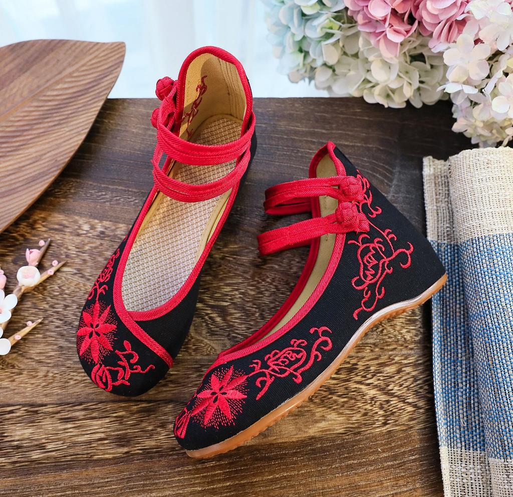 Low Heels, Single Shoes, Blue and White Porcelain Shallow Mouth Beef Tendon Sole Embroidered Cloth Women's Shoes, Mother Shoes Dance