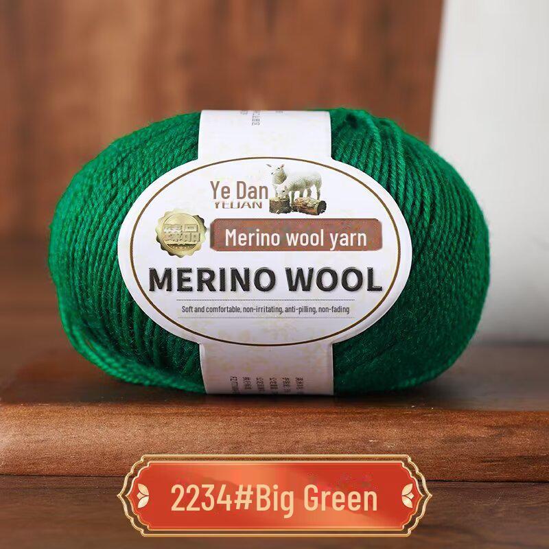 Тканая вручную пряжа из трех нитей мериносовой шерсти средней толщины — идеально подходит для кукольных свитеров, шарфов и шапок.. Изготовлено из 100% овечьей шерсти.