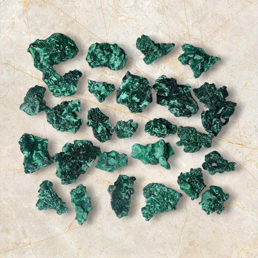 Натуральный малахит необработанный, необработанный драгоценный камень, необработанные минералы необработанные, необработанный малахит необработанный, образцы малахита необработанные драгоценные камни для изготовления ювелирных изделий.