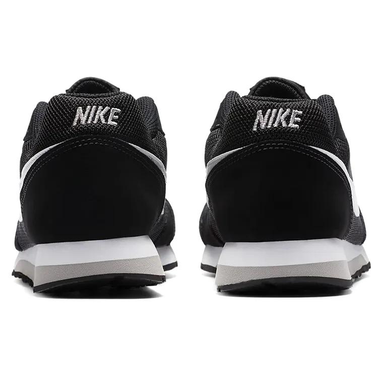 Nike MD Runner 2 для начальной школы 'Черный Белый' (унисекс) Детские беговые кроссовки Черный / Серый Волк / Белый 807316 001