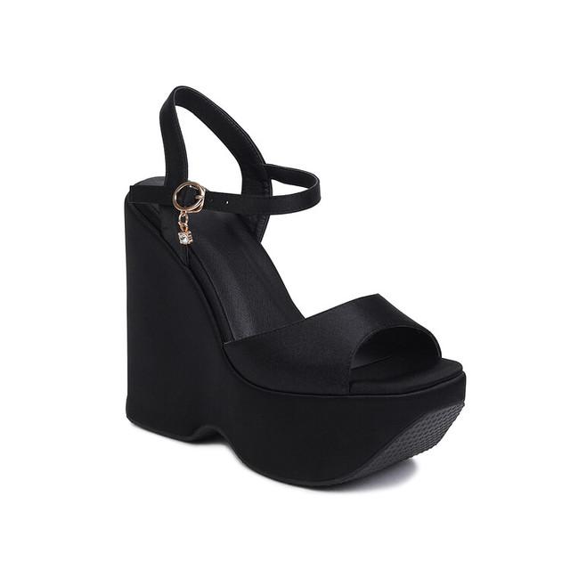 Сандалии на платформе. Женские летние атласные повседневные летние туфли на высоком каблуке в стиле панк с открытым носком.