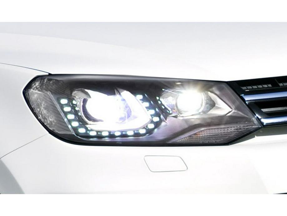 Светодиодная сборка фар с ксеноном и указателями поворота для VW Touareg 11-15