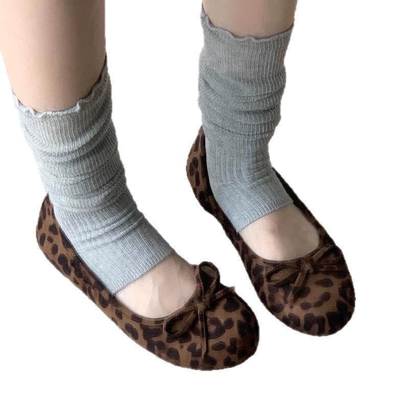 Версия из овчины~ Французские ретро туфли-балетки с круглым носком и бантом, с легким вырезом, женские черные в горошек с мягкой поверхностью