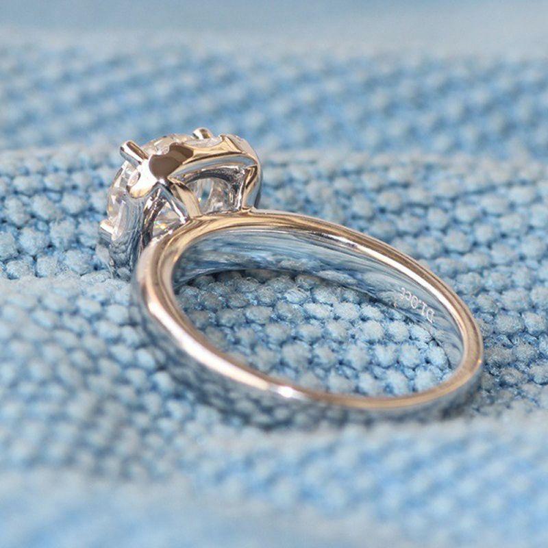 Classy Platinum Colored Wedding Ring For Women With Square Zircon Gem