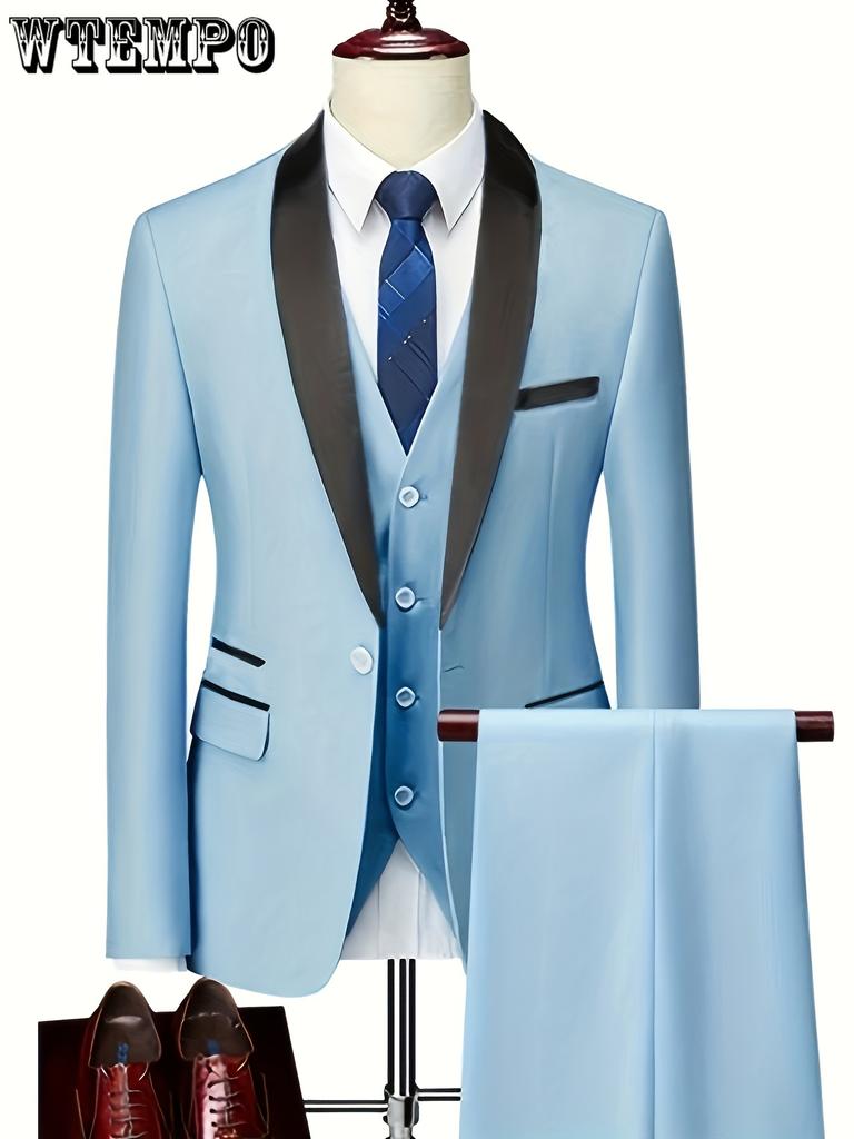 Комплект из 3 классических мужских костюмов: пиджак с воротником-шалью, однобортный жилет с V-образным вырезом и облегающие брюки.