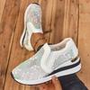 Мода Мода Вышитые Туфли на танкетке для Женщин Летние Сетчатые Дышащие Кроссовки на платформе Женские Легкие Слипоны Повседневная Спортивная Обувь