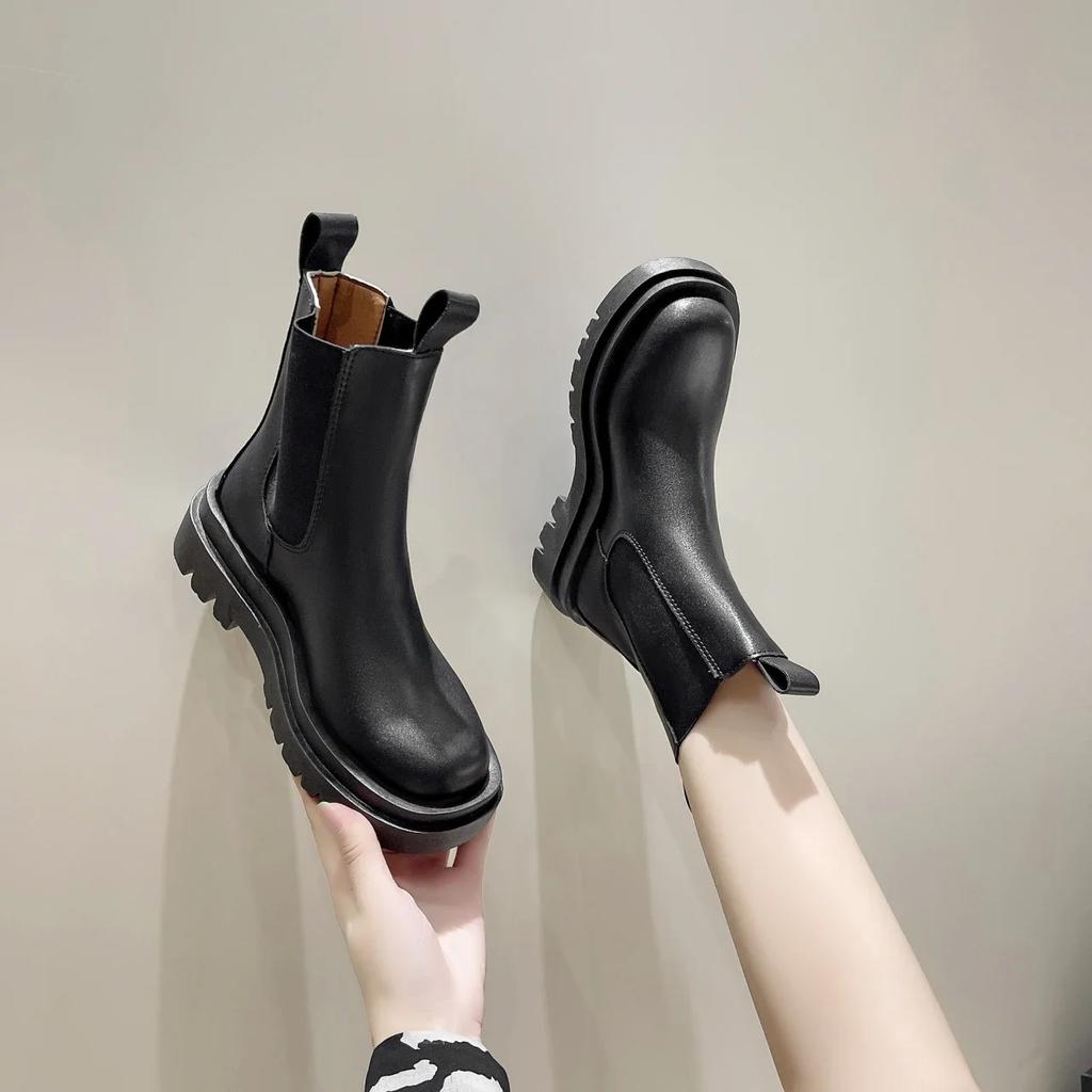 Fashion Women Boots Hot Luxury Thick Sole Chelsea Boots Women Flat Casual Boots High Quality Fashion Shoes for Women Zapatos De Mujer
