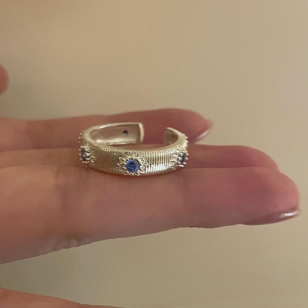 Женское кольцо на указательный палец класса люкс из стерлингового серебра 925 пробы с неправильной формы драгоценным камнем - Не тускнеющее, регулируемое, с легким нишевым дизайном.