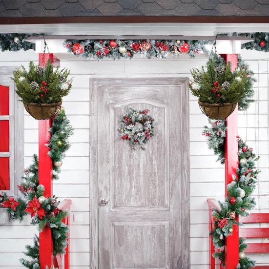 Рождественские подвесные корзины для улицы Предварительно освещенная искусственная корзина со светодиодными огнями Сосновые шишки Ягоды для праздничного декора крыльца и сада