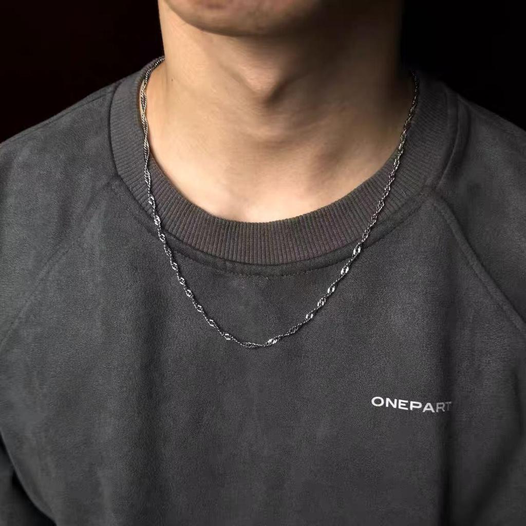 Curved Twist Necklace: Elegant European-American Design, Luxurious Water Wave Chain for Women