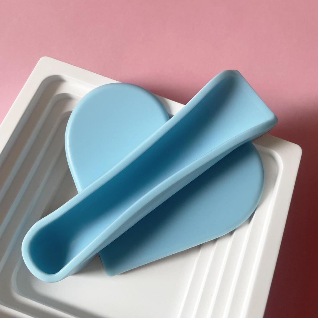 Silicone Heart Lipstick Holder: Universal Phone Back Sticker with 3M Adhesive