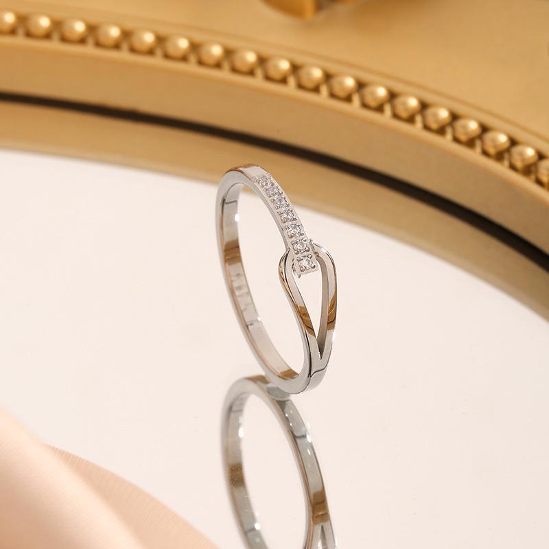 Elegant Water Drop Rhinestone Ring for Women - Versatile Claw Setting Design