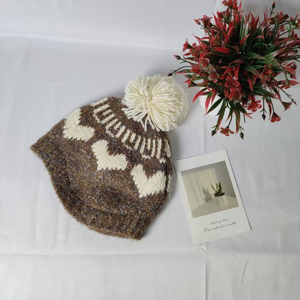 Fair Island wind age reduction love ear protection hairball wool hat women's ski warm cold show face small knitted hat