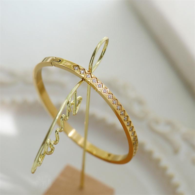 Элегантный женский браслет с покрытием из 18-каратного золота, инкрустированный стразами, с ромбовидной застежкой