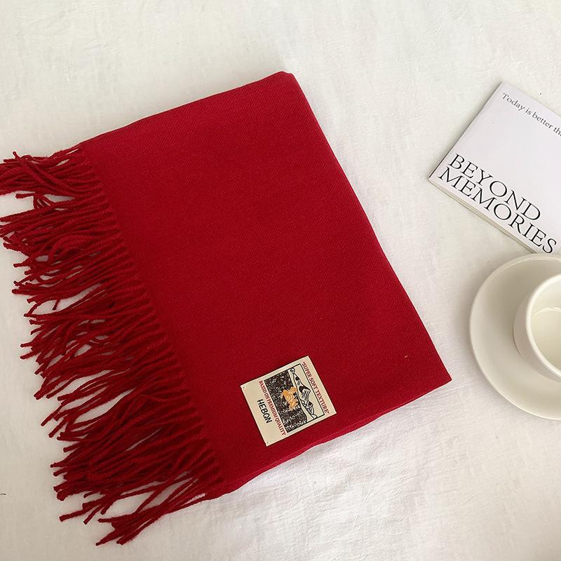 A Winter-specific, All-color, Multifunctional Scarf with A Soft Texture, Resembling The Feel of Cashmere, Providing Warmth and Protection.