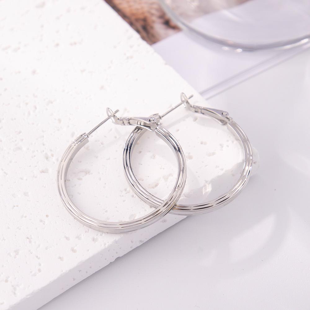 Серьги-иглы из серебра 925 пробы: Легкая роскошь, высококлассные пусеты и универсальный нишевый дизайн в виде колец для работы и стиля