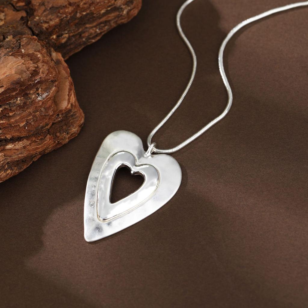 Новый песочный серебристый, ярко-серебристый, ярко-золотой контрастный цвет, полый кулон в виде сердца, женское высококлассное длинное ожерелье в форме сердца