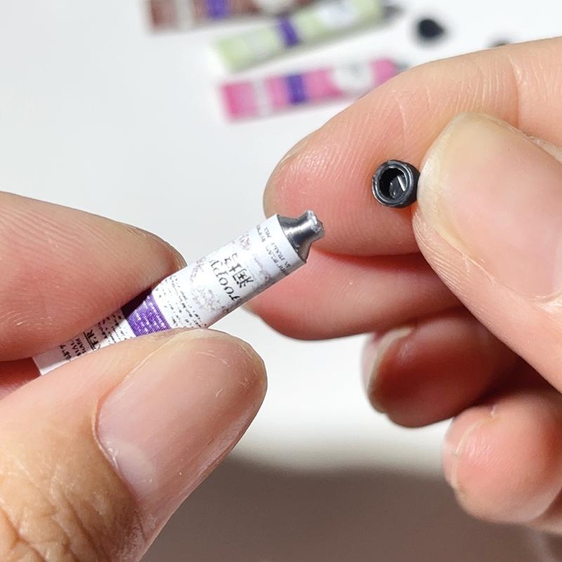 2 шт. Кукольный домик Миниатюрный крем для рук Декор сцены макияжа Аксессуары для кукольного домика Мини реквизит для красоты