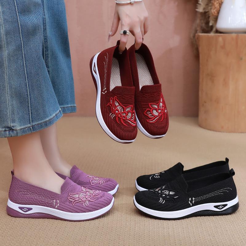 Женская летняя обувь, новые тканевые туфли в старом пекинском стиле, сетчатые дышащие и неустойчивые туфли для мамы, мягкая подошва, удобная повседневная обувь для женщин