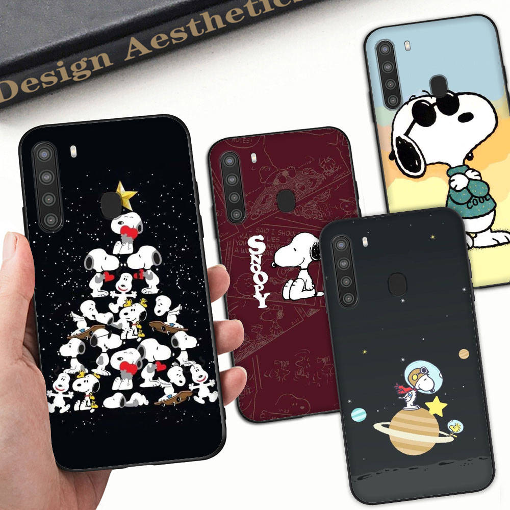 SM4 Snoopy Cartoon Black Sofe Case для iPhone 16 15 Plus 14 13 Pro 8 SE XR XS Max P30 Nova 5T Y5P Y6 Y7 Y8P Y9 Realme C30 C33 C31 VIVO Y36 V27