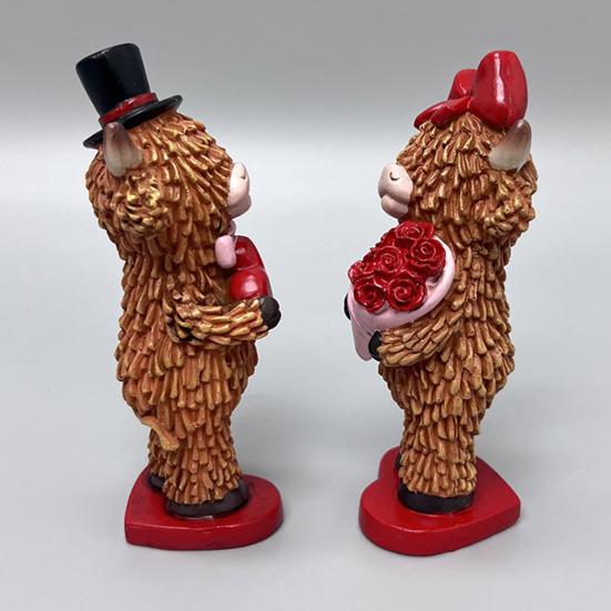 Valentine's Day Couple Highland Cow Figurine Holding Rose Love Heart Highland Cattle Resin Statue