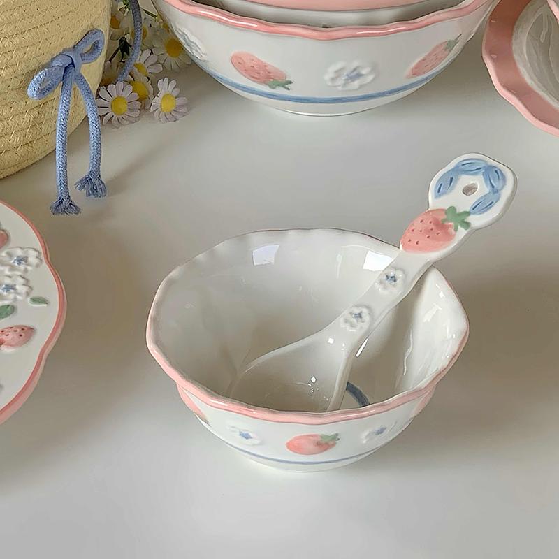 Подглазурная рельефная керамическая посуда с клубникой, бытовая, миска для риса, круглая тарелка, овальные тарелки, блюдце для соуса, ложка, подарок