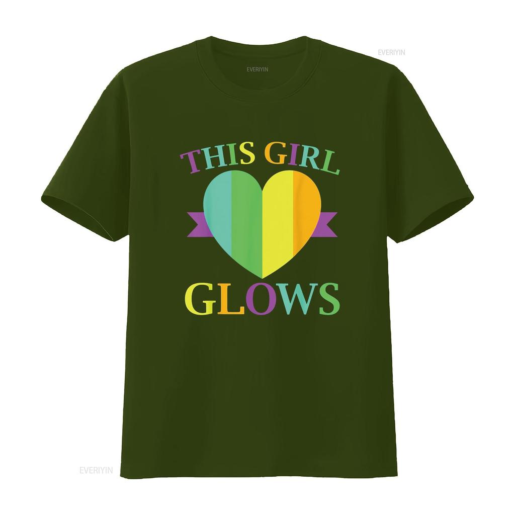 Эта Девушка Сияет Неоновые Огни Glow Party Любитель Футболка винтажная Стиранная Удобная Повседневная с принтом мужская мода