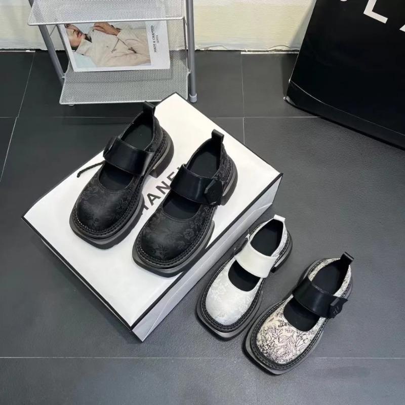 Модная женская повседневная обувь из натуральной кожи Мэри Джейн Одинарные туфли Новый квадратный носок Мягкая подошва Универсальные на липучке С мелким вырезом Одинарные туфли