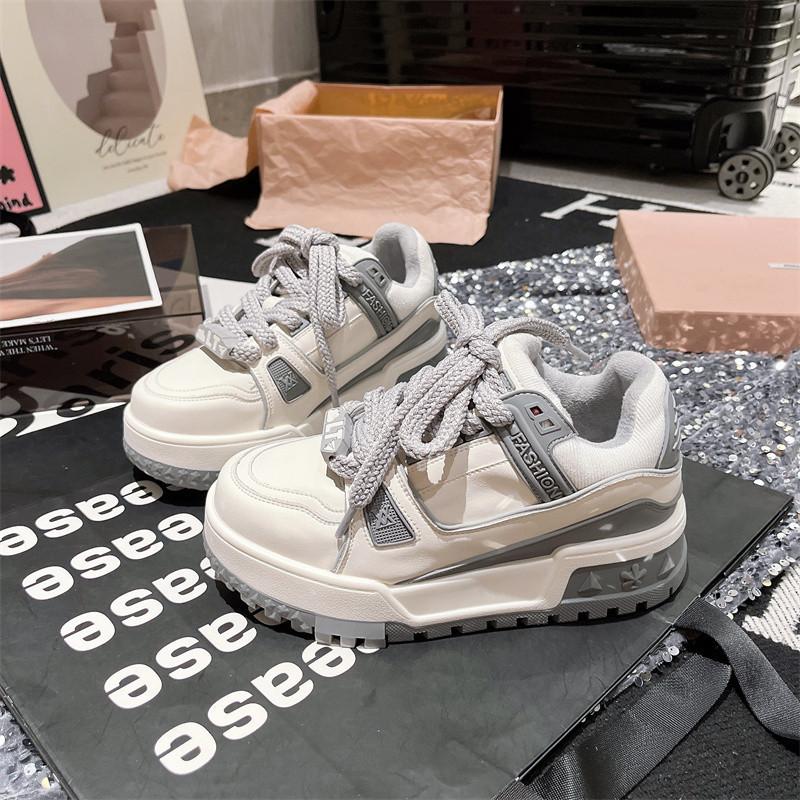 Маффины толстоподошвенные толстые туфли Дин Сяобай женские 2025 новые небольшой высоты удобные и легкие повседневные туфли на платформе